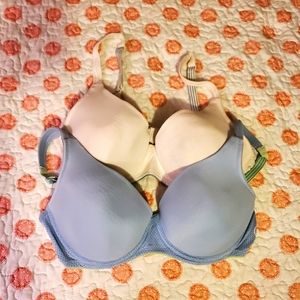 2 Izod Bras 36 D 1 white 1 blue